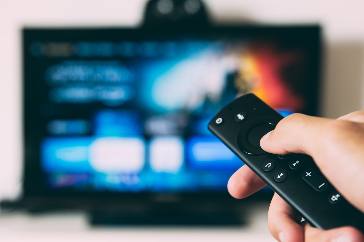 見守りサービスで安心をテレビから提供
